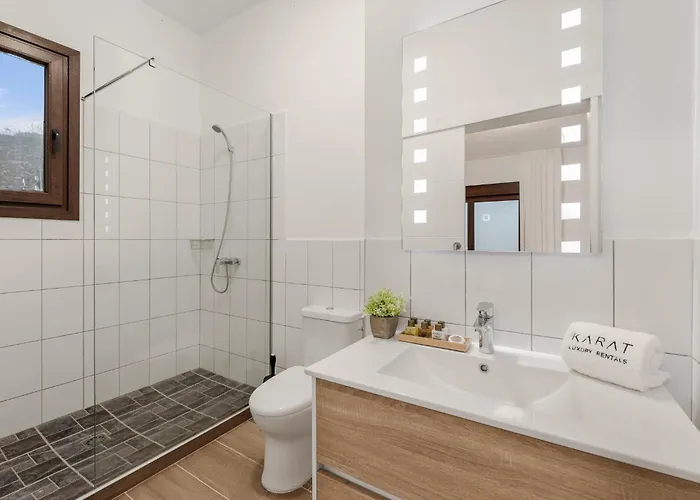 Karat Uchova * Σαν Μιγκέλ ντε Αμπόνα